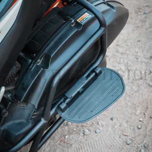 YAMAHA AEROX FOOT REST RH 182Y